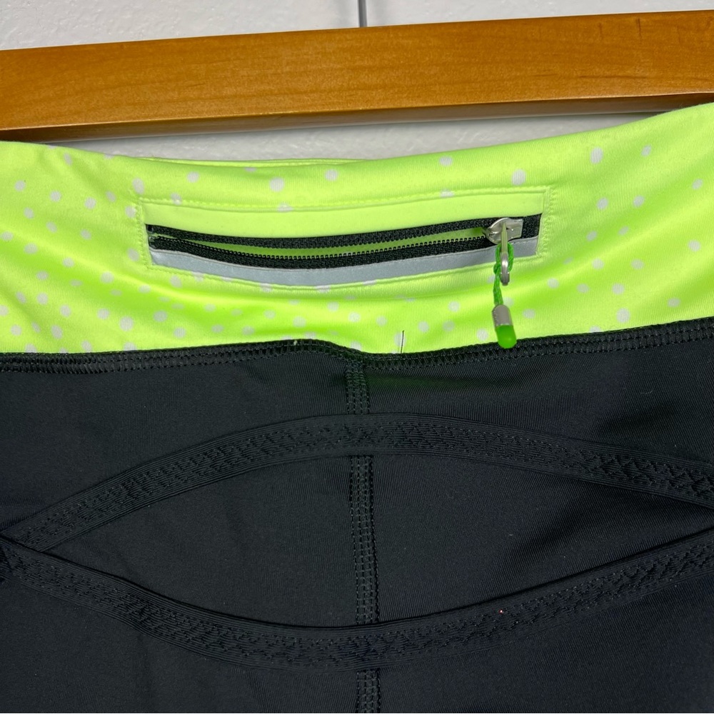 NWT Lululemon Run Pace Crop Black Polka Dot Size 4 - Picture 6 of 10